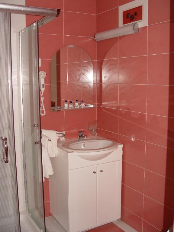 Family Hotel Gabrovo Room photo