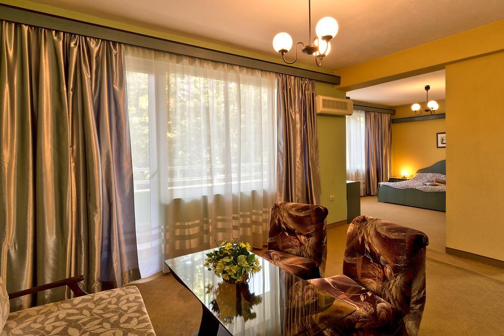 Family Hotel Gabrovo Exterior photo